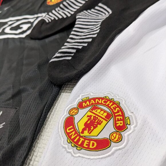 Ronaldo #7 2007/08 Manchester United Away Retro Youth Kit - Picture 6 of 13